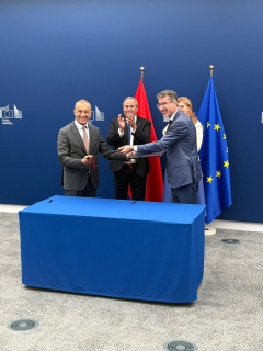 الميداوي يشارك في مراسم توقيع الاتفاقية الاستراتيجية المتعلقة بتمديد مشاركة المملكة المغربية في “برنامج الشراكة من أجل البحث والابتكار في منطقة البحر الأبيض المتوسط بالعاصمة البلجيكية بروكسل.